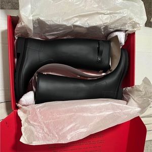 Womens black hunter rain boots - Size 11